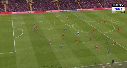 出席白宫晚宴后，C罗与美国防务部长合影