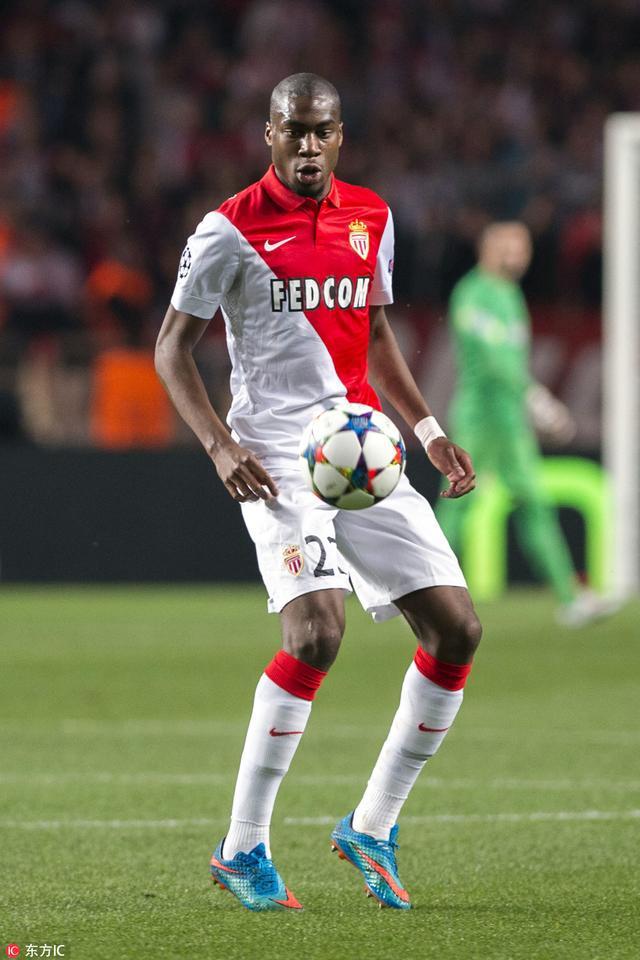 全北助教对主裁做出种族歧视动作遭到重罚。提前夺得...