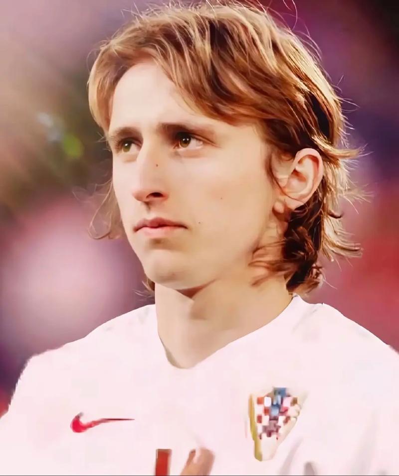 半场战报：莱切2-0都灵，班达建功，拉萨纳-库利巴利破门