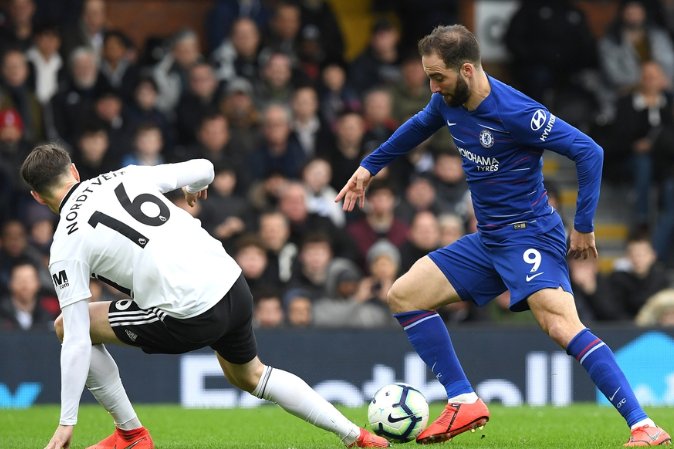 NBA焦点战：湖人主场逆转掘金,