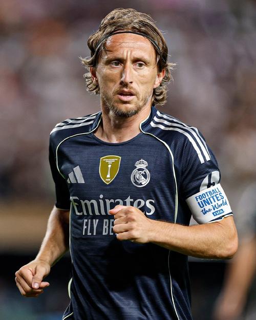 哈登狂砍55分封神！成NBA首位双队史得分王，36岁飙10记三分创多项纪录