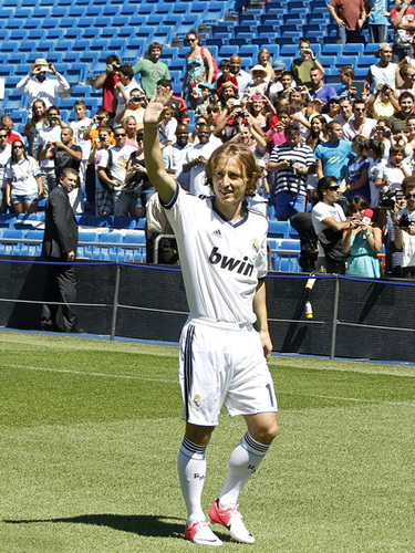 每体：拉菲尼亚没有经纪人也无意离开巴萨，他决心履行完合同