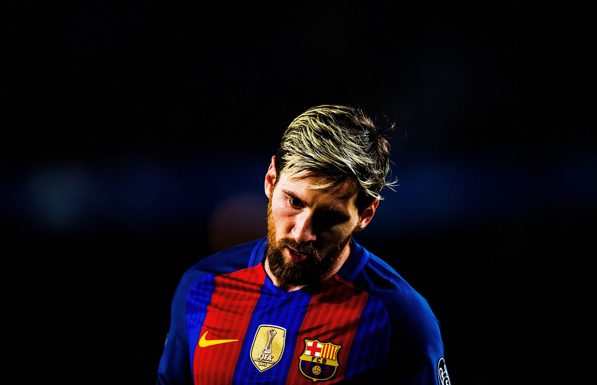 全北助教对主裁做出种族歧视动作遭到重罚。提前夺得...